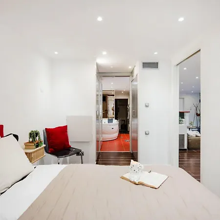 Creative Oasis By Gozsdu Bold & Stylish Retreat בודפשט